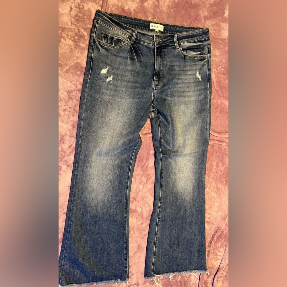 BLAKELEY LOGAN CROPPED FLARE JEANS MID-RISE RAW DISTRESSED HEM SIZE 1X (14-16)